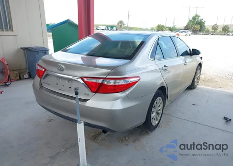 2015 Toyota Camry Le/Se/Xle/Xse z USA, uszkodzony, nr VIN 4T4BF1FKXFR485403